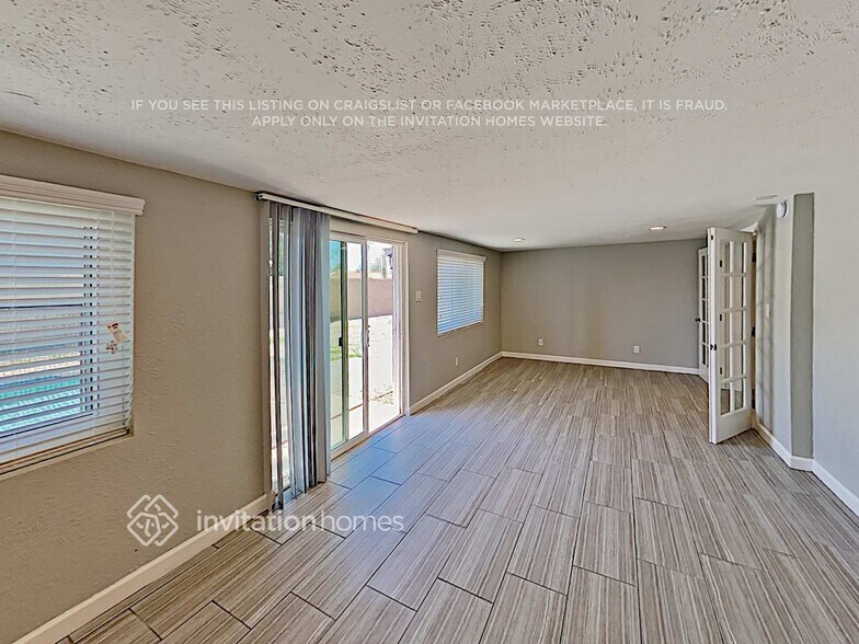 Building Photo - 1175 E Diamond Dr