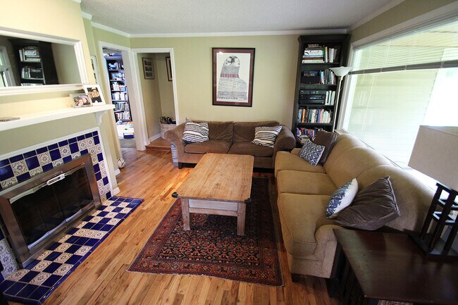 Building Photo - RENOVATED 3 BEDROOM SEATTLE HOME FOR RENT W LARGE, PRIVATE CORNER LOT!