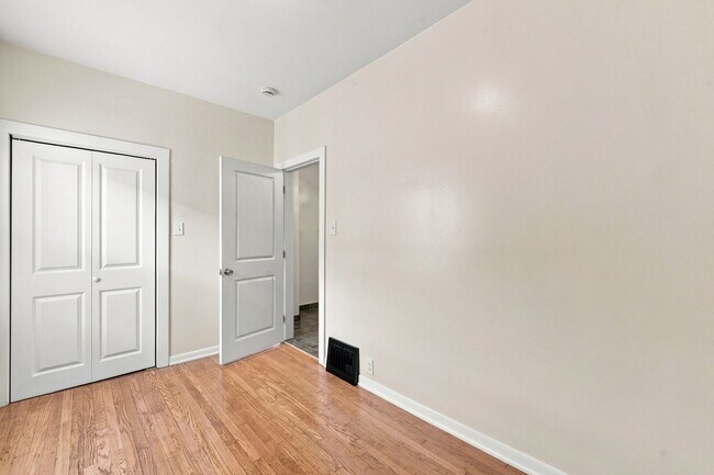 Building Photo - 310 E 138th St