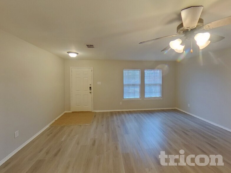 Building Photo - 534 Blue Sage