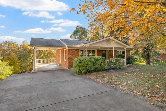 Building Photo - 2056 Lintwood Dr