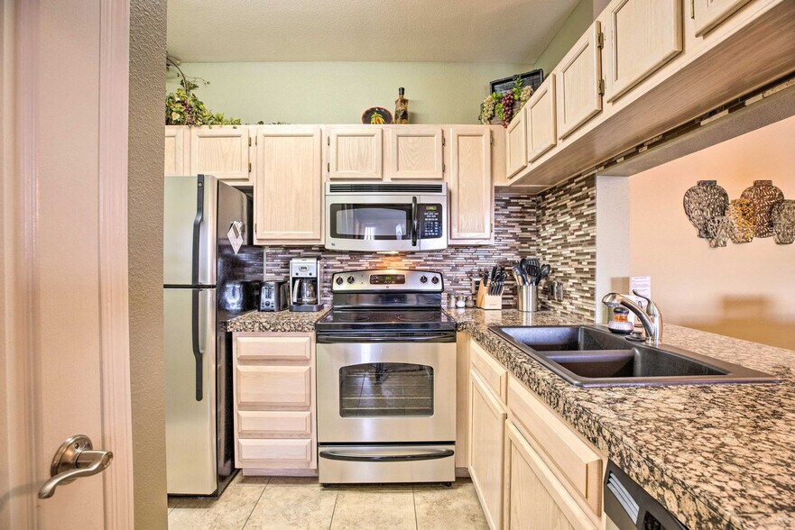 Building Photo - 16013 S Desert Foothills Pkwy
