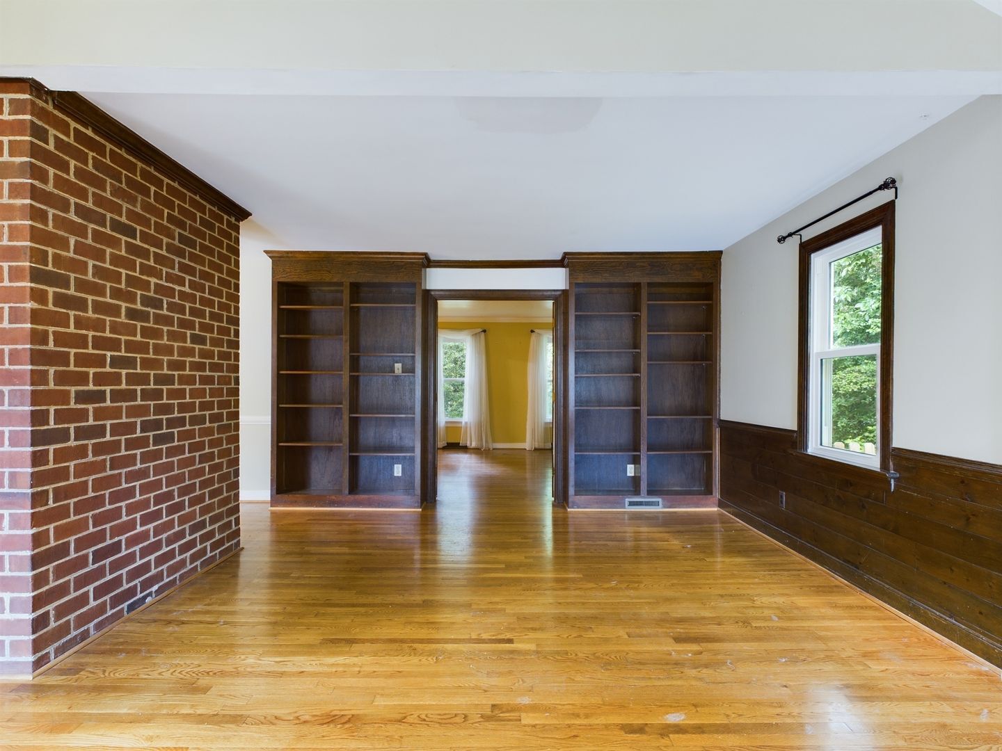 Building Photo - 404 Old Country Terrace