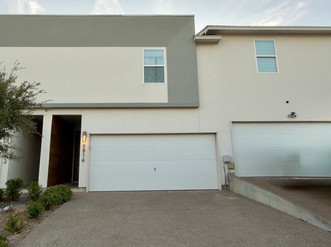 Primary Photo - 9914 Kaspar Dr