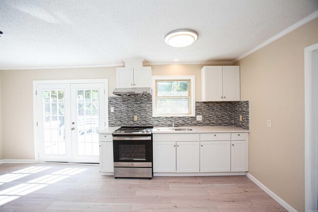 Building Photo - 29 Meadowbrook Dr
