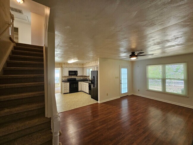 Building Photo - Lynbrook Landing