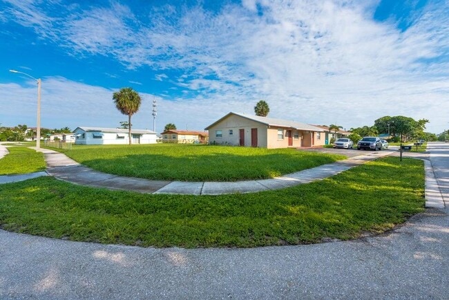 Building Photo - 801 NE 3rd St