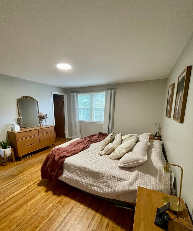 Master bedroom (kind bed pictured) - 2591 Buffalo Rd