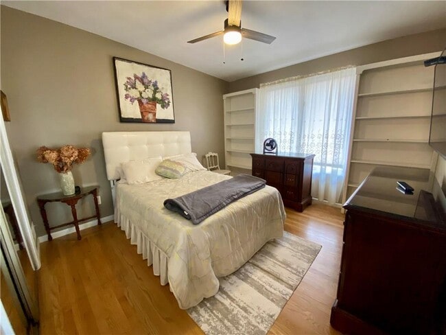 Building Photo - 9 Shadow Brook Ln