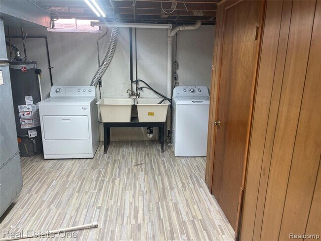 Building Photo - 34639 Richard O Dr