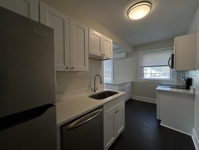 Building Photo - 808 13th St N