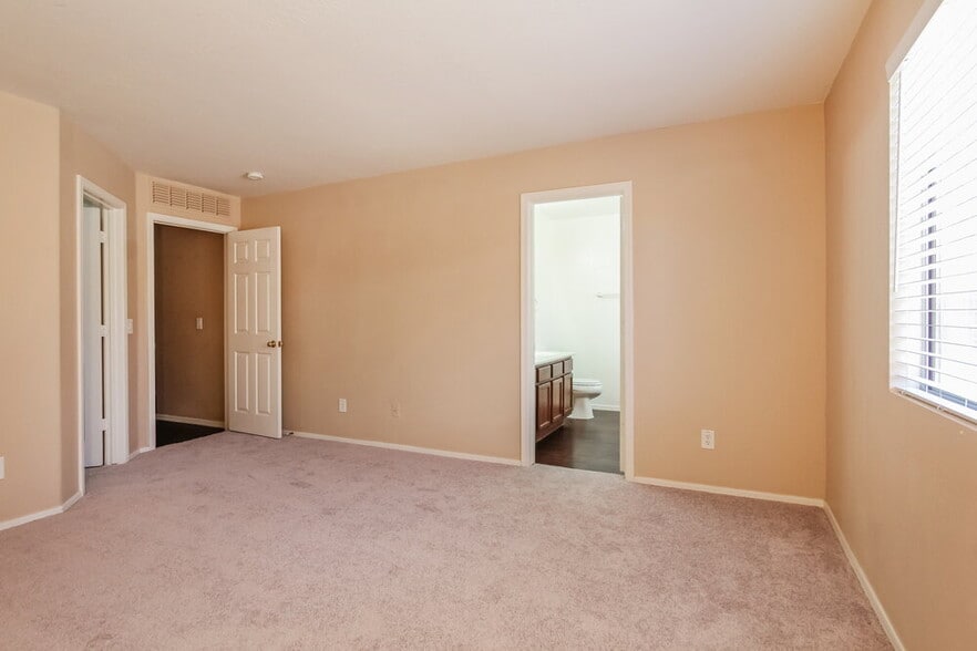 Building Photo - 21818 W Sonora St