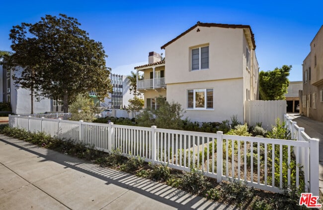 Building Photo - 8664 W Olympic Blvd