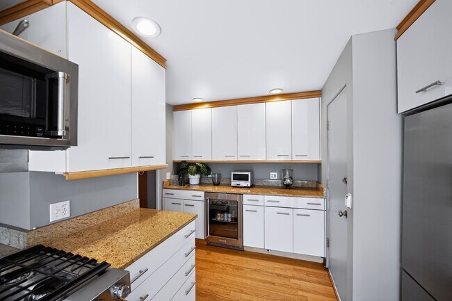 Building Photo - 5615 Princeton Ave NE