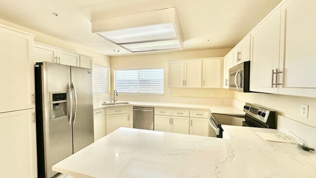 Building Photo - 5751 Galloway Pl