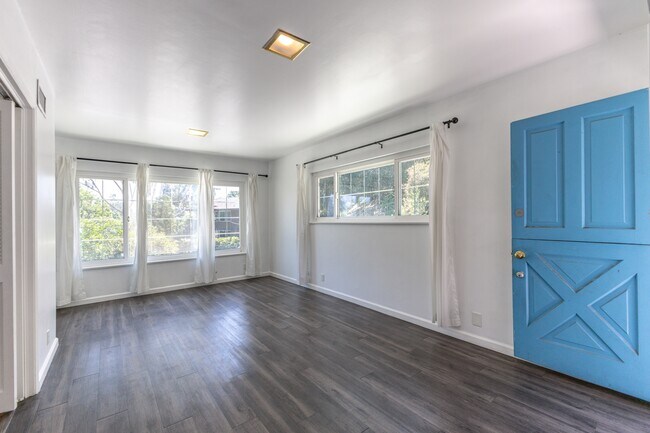 Building Photo - 1290 Clubhouse Dr