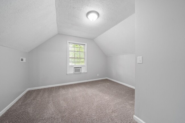 Building Photo - 607 Bay Ln