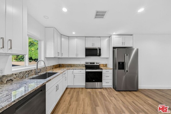 Building Photo - 17623 Burbank Blvd