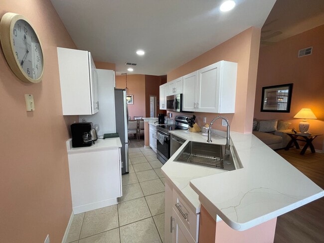 Building Photo - 2021 Crestview Way