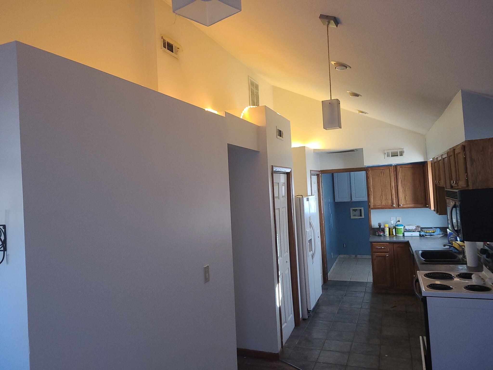 Nighttime Lighting Effects - 921 E 11th Ave