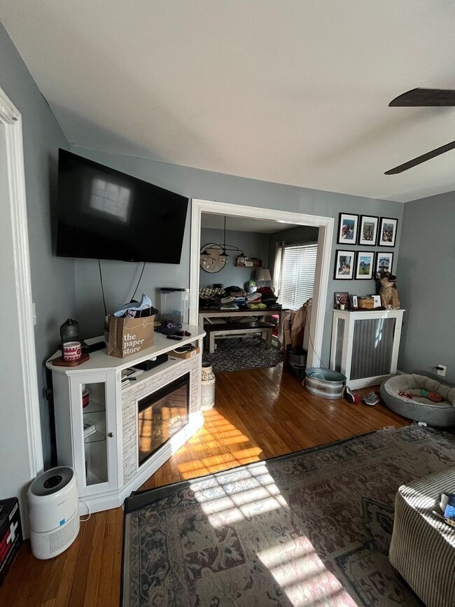 Building Photo - 10 Ashland St