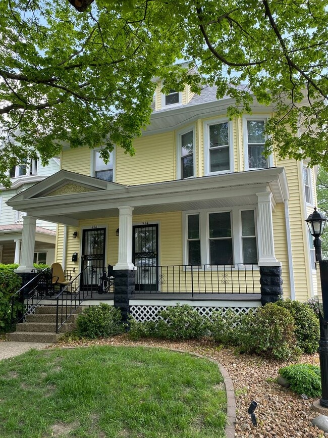 Building Photo - 914 S 2nd St