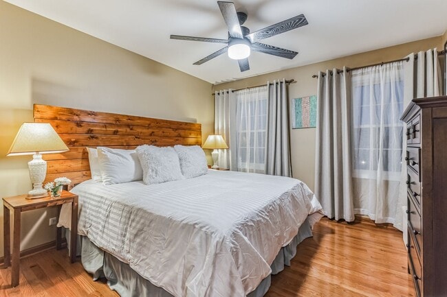 Building Photo - Fully Furnished 4 Bedroom 2.5 bathroom home in Bloomingdale
