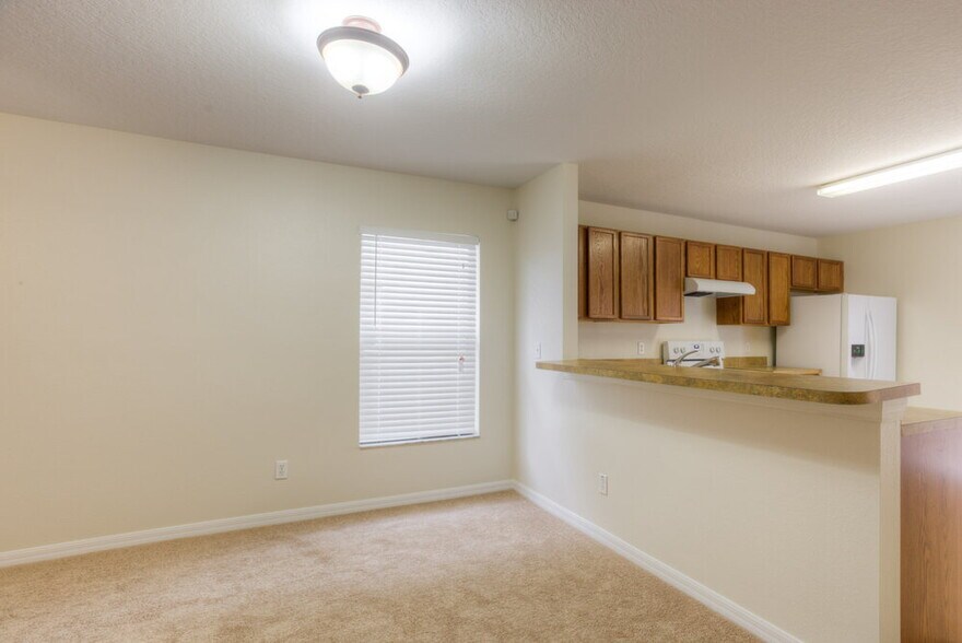 Building Photo - 735 Windrose Dr