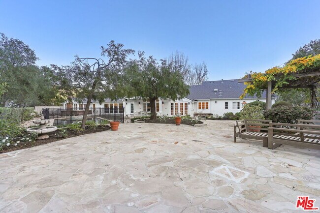 Building Photo - 17620 Camino De Yatasto