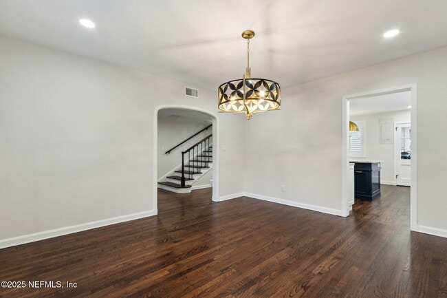 Building Photo - 2334 Broadmoor Ln
