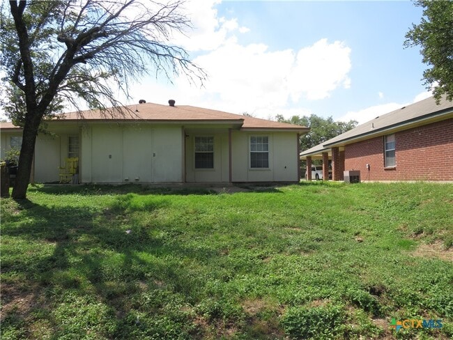 Building Photo - 1623 Pontotoc Trce