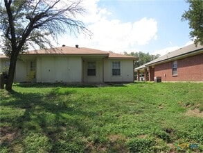 Building Photo - 1623 Pontotoc Trce