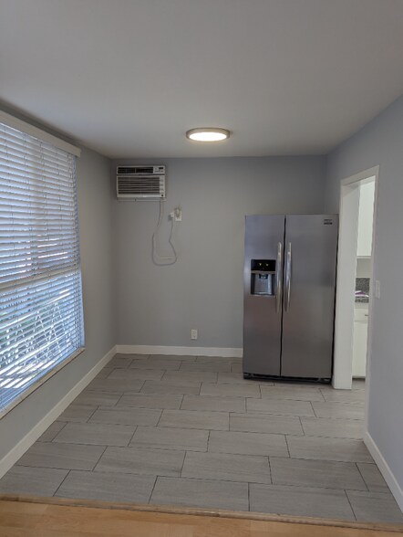 Building Photo - 7068 Lanewood Ave