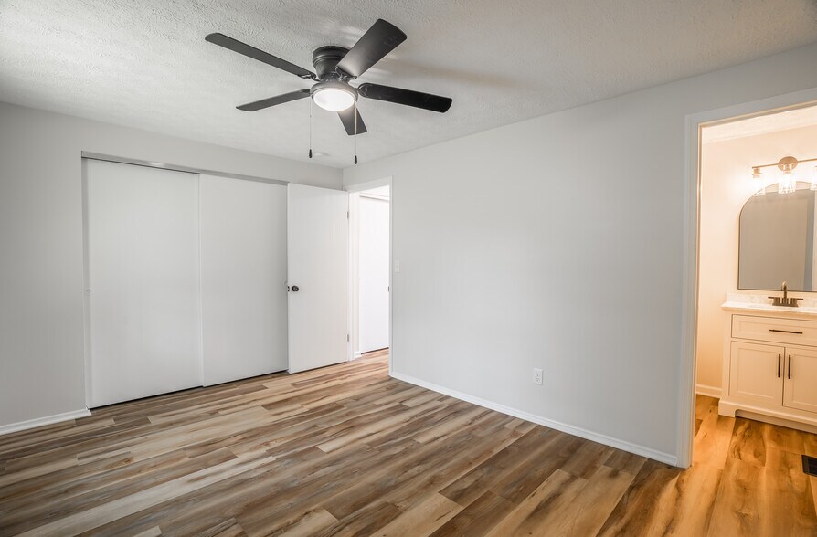 Building Photo - 8759 Mardi Gras Dr