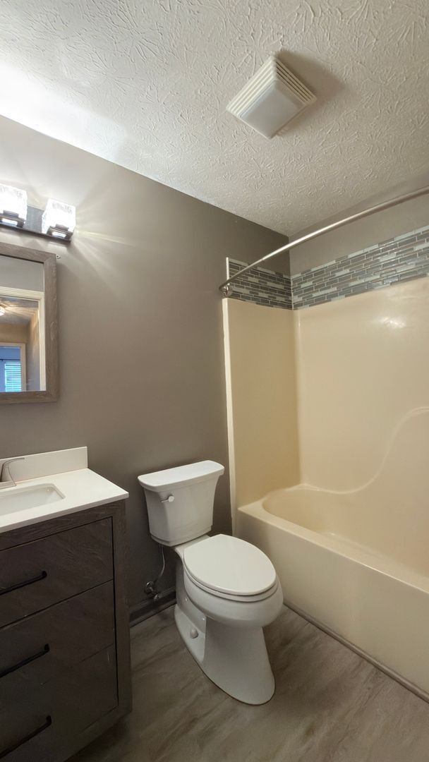 Building Photo - Beautiful, Bright & Move-In Ready Home in Lafayette!