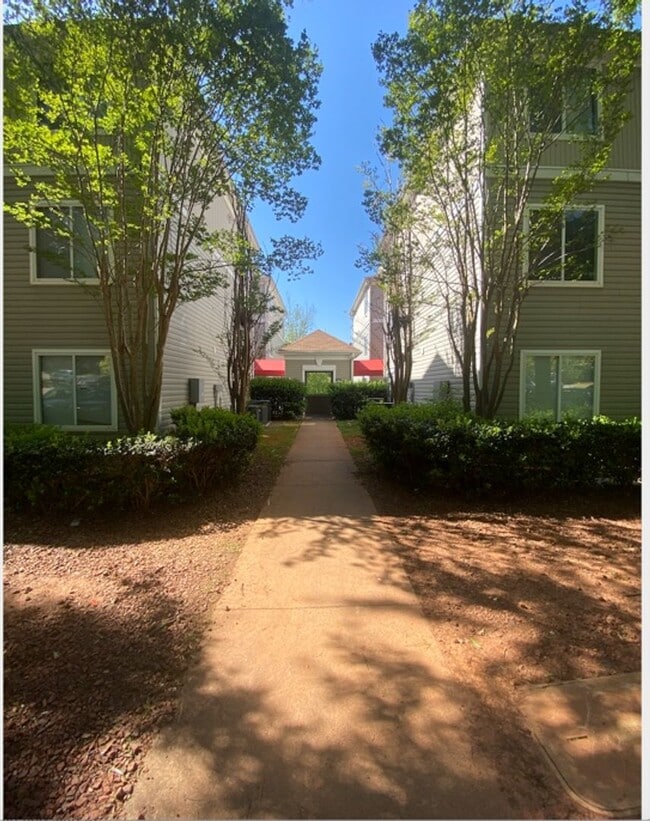 Building Photo - 1 Private Bedroom + Bathroom in Shared Condo Near NCSU