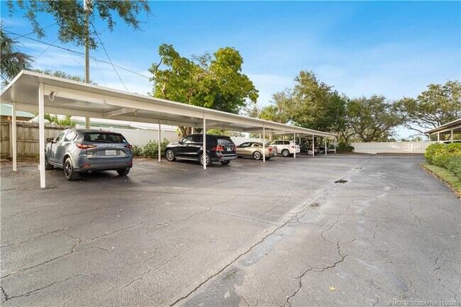 Building Photo - 1950 NE Indian River Dr