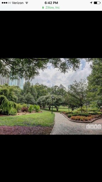 Building Photo - 417 W 8th St