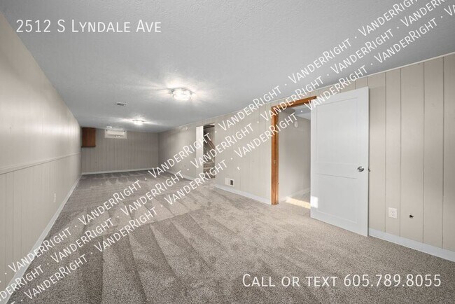 Building Photo - 2512 S Lyndale Ave