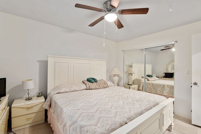 Building Photo - Beautiful 4/3 home With Attached Mother In...