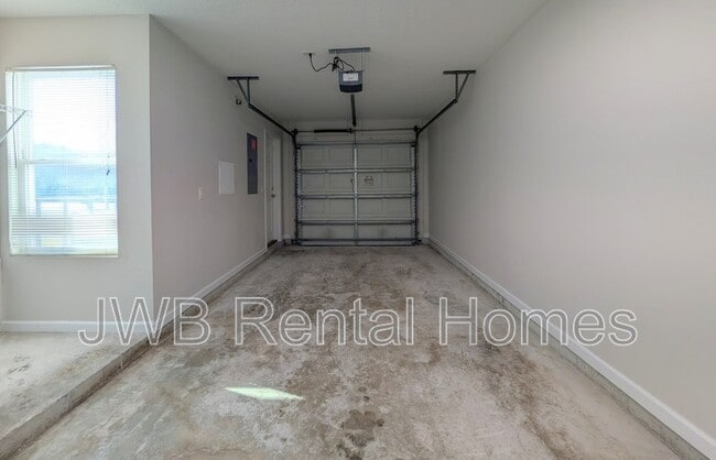 Building Photo - 8401 McGirts Village Ln