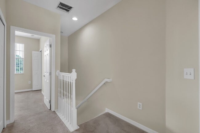 Building Photo - 3-Bedroom Townhome with Private Pool | Mas...