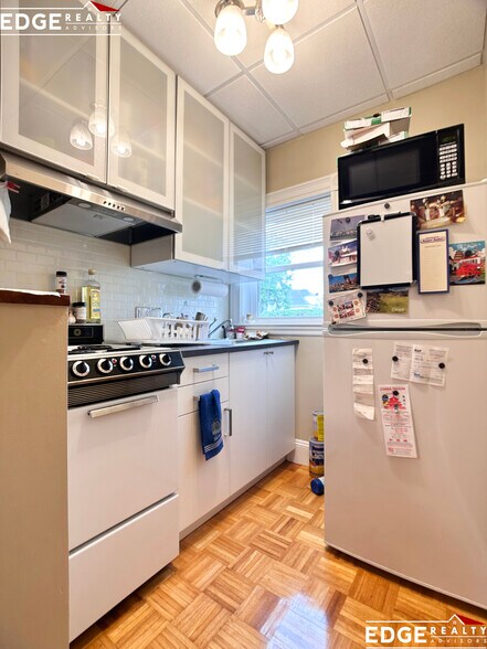 Building Photo - 555 Washington St