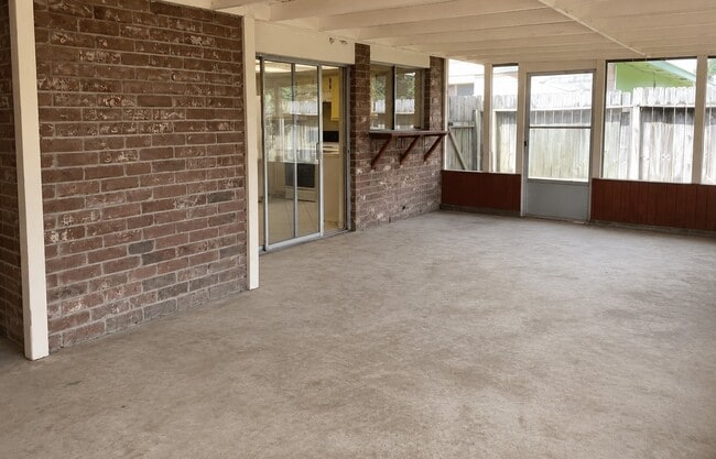 Building Photo - 8206 Westbank Ave