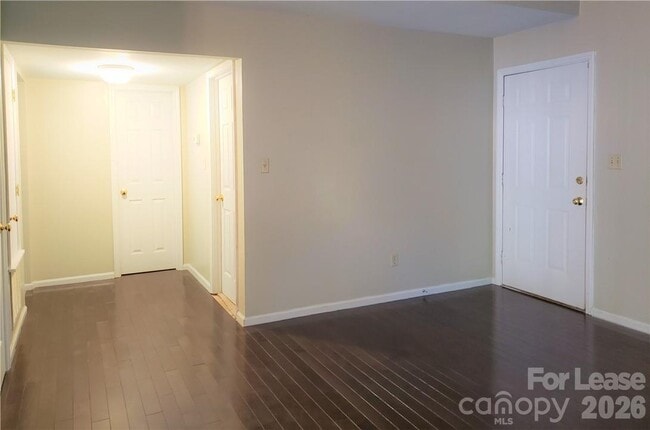 Building Photo - 3317 Windsor Dr