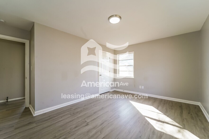 Building Photo - 1836 Shamrock Dr