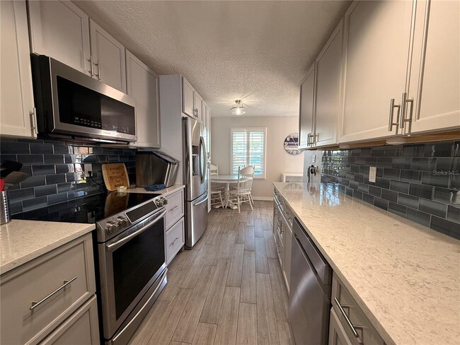 Building Photo - 4942 Coquina Key Dr SE