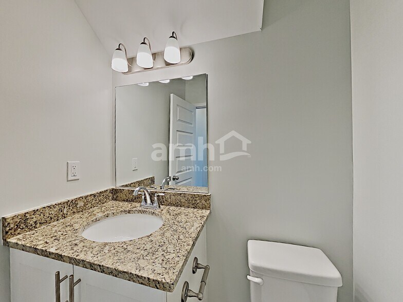 Building Photo - 5232 Tupelo St