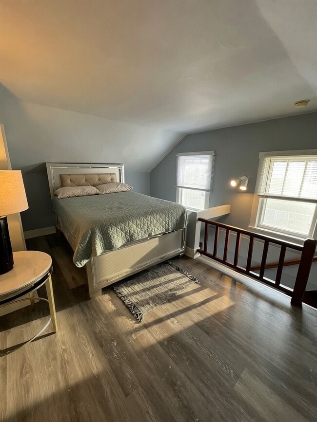 Building Photo - 300 N Madison St