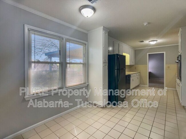 Building Photo - 4417 4th Ave E